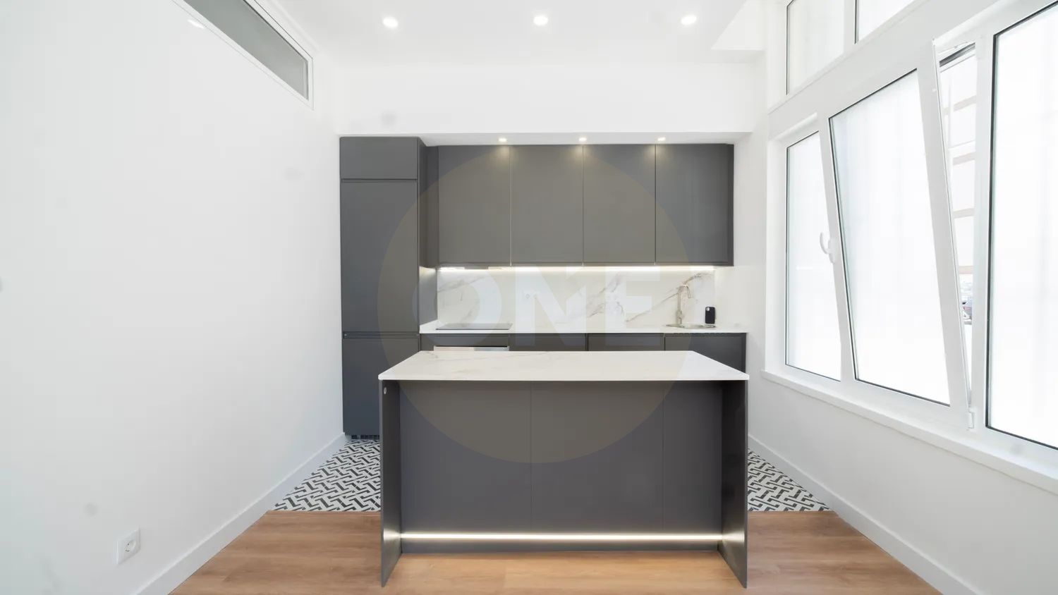 Apartamento T3 remodelado| Suite e closet | Codivel, Odivelas - 2