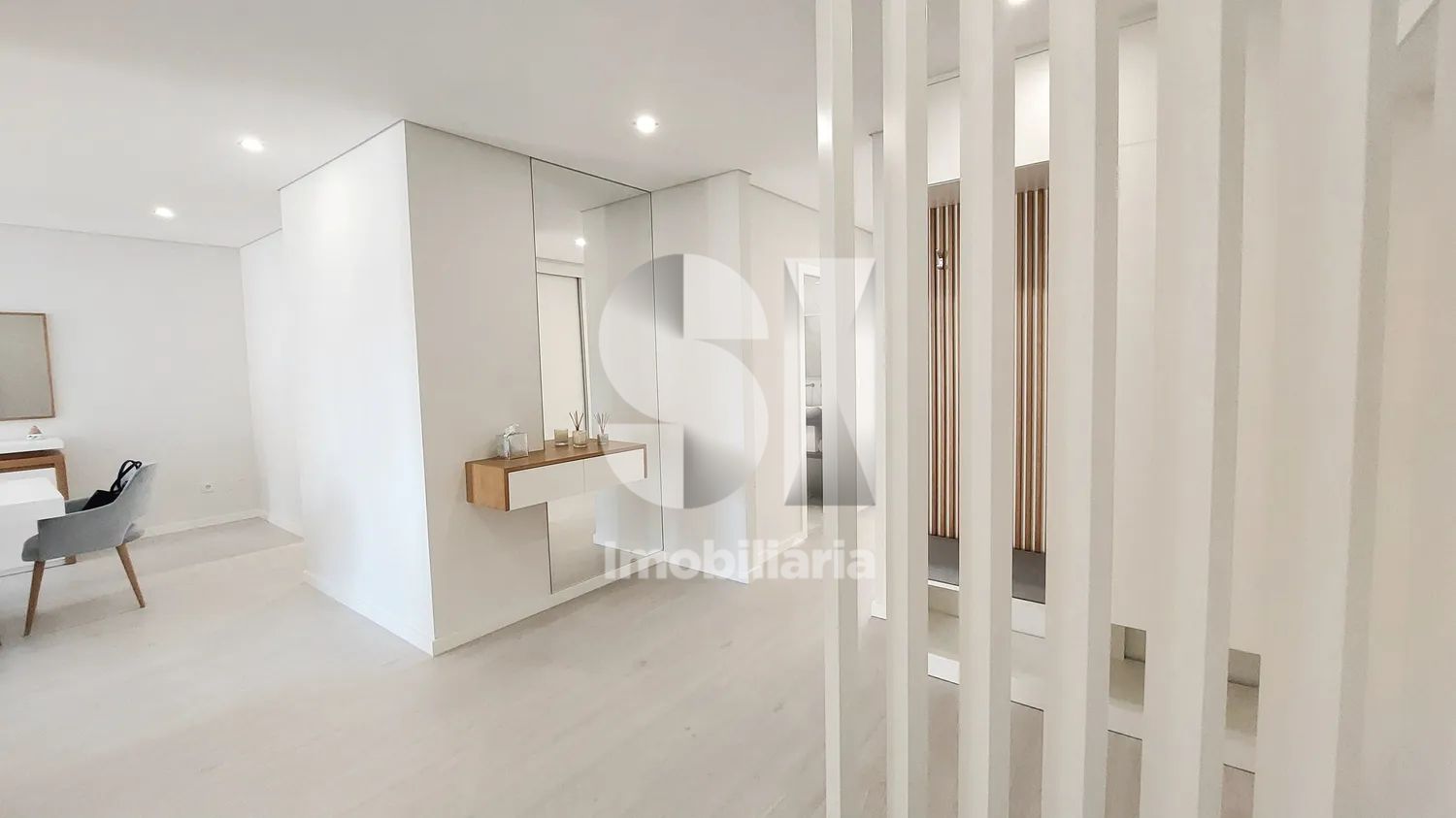 Elegante T3 Renovado na Póvoa | Praia e Garagem