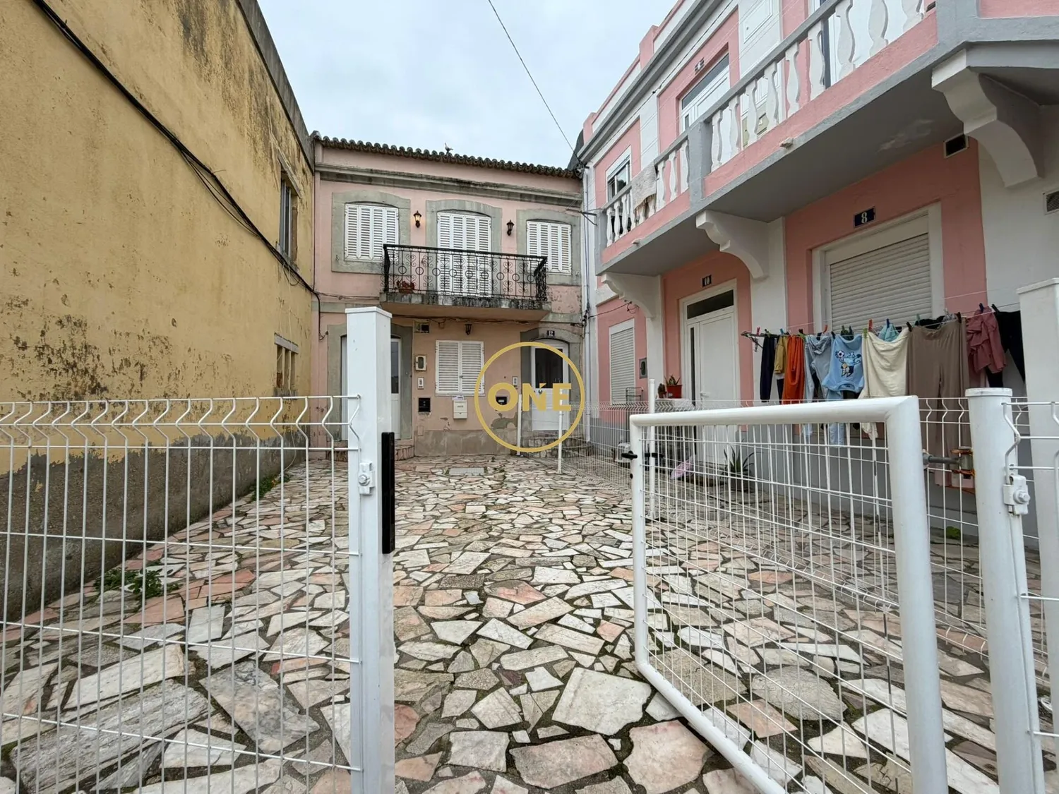Maison à Amora avec 2 étages et patio. - 2