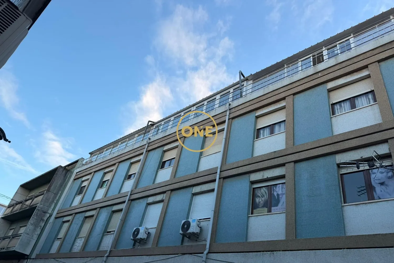 Appartement rénové de 2 chambres dans le centre-ville de Montijo.