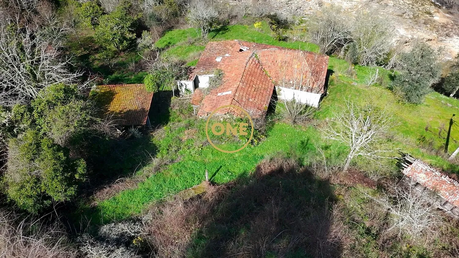 House for restoration on an 8000m2 plot next to the river. - 3