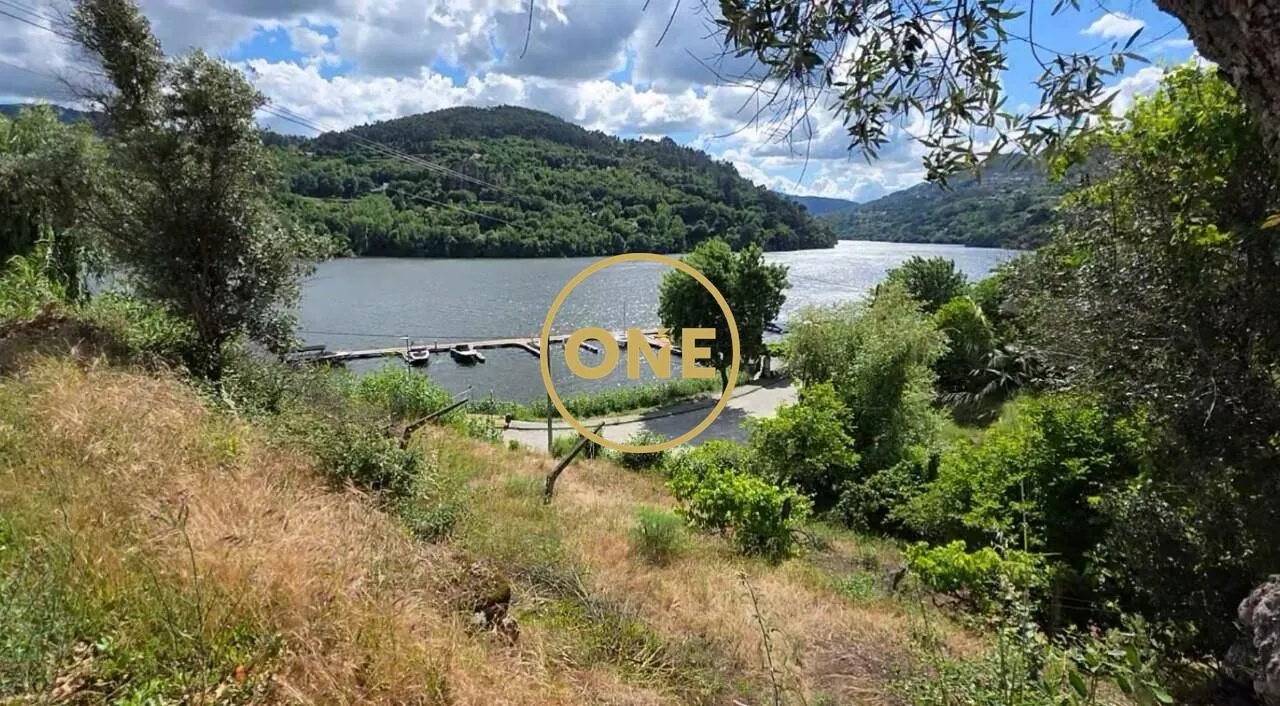 Terreno com Frente de Rio com PIP Aprovado (5 moradias)