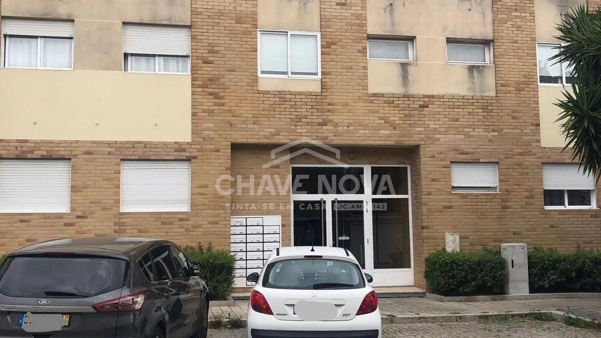 Apartamento T2 C/ Lugar de Garagem e Arrumos no Porto (Monte Burgos)