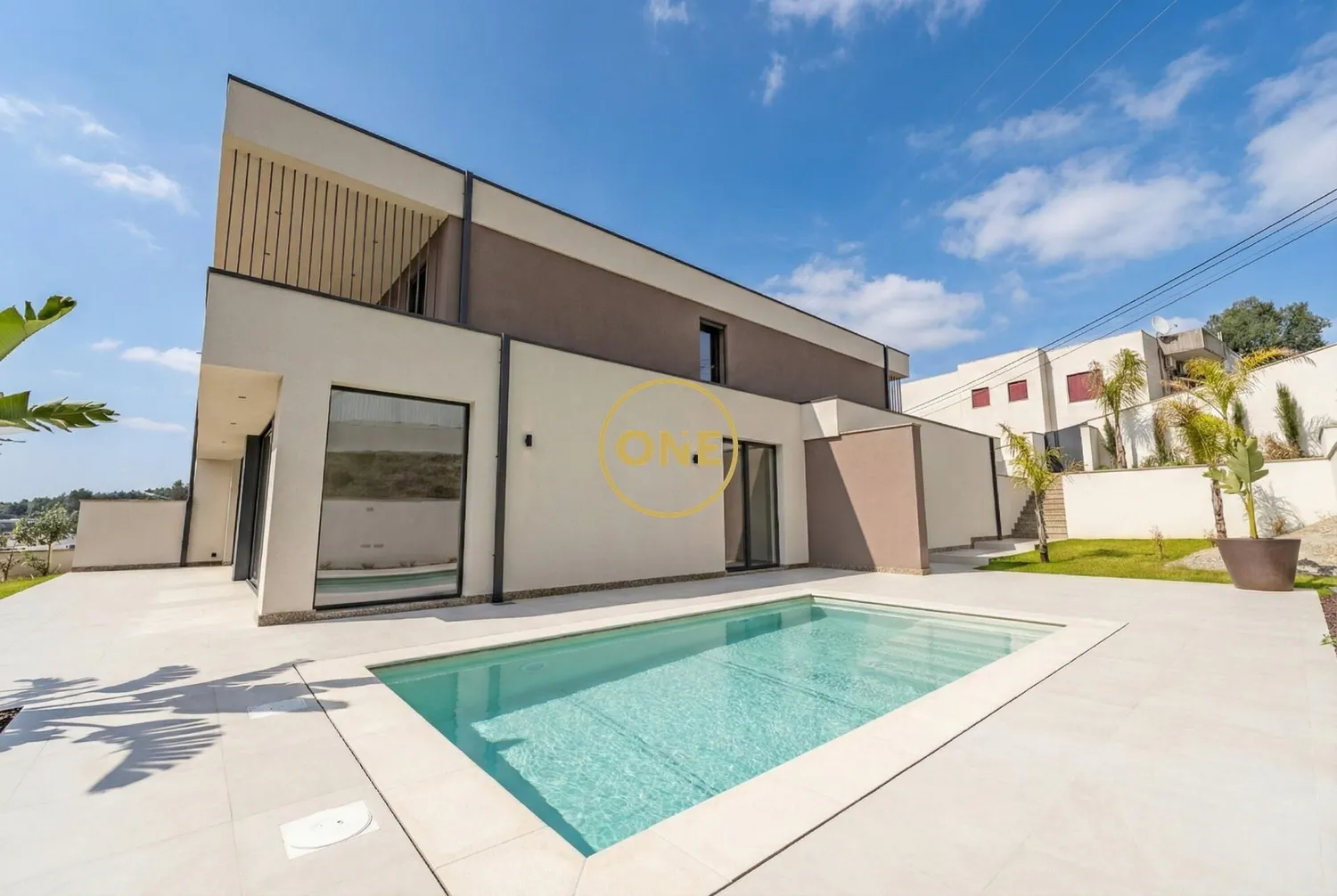Luxury 4-bedroom villa - Brand new and ready to move in.