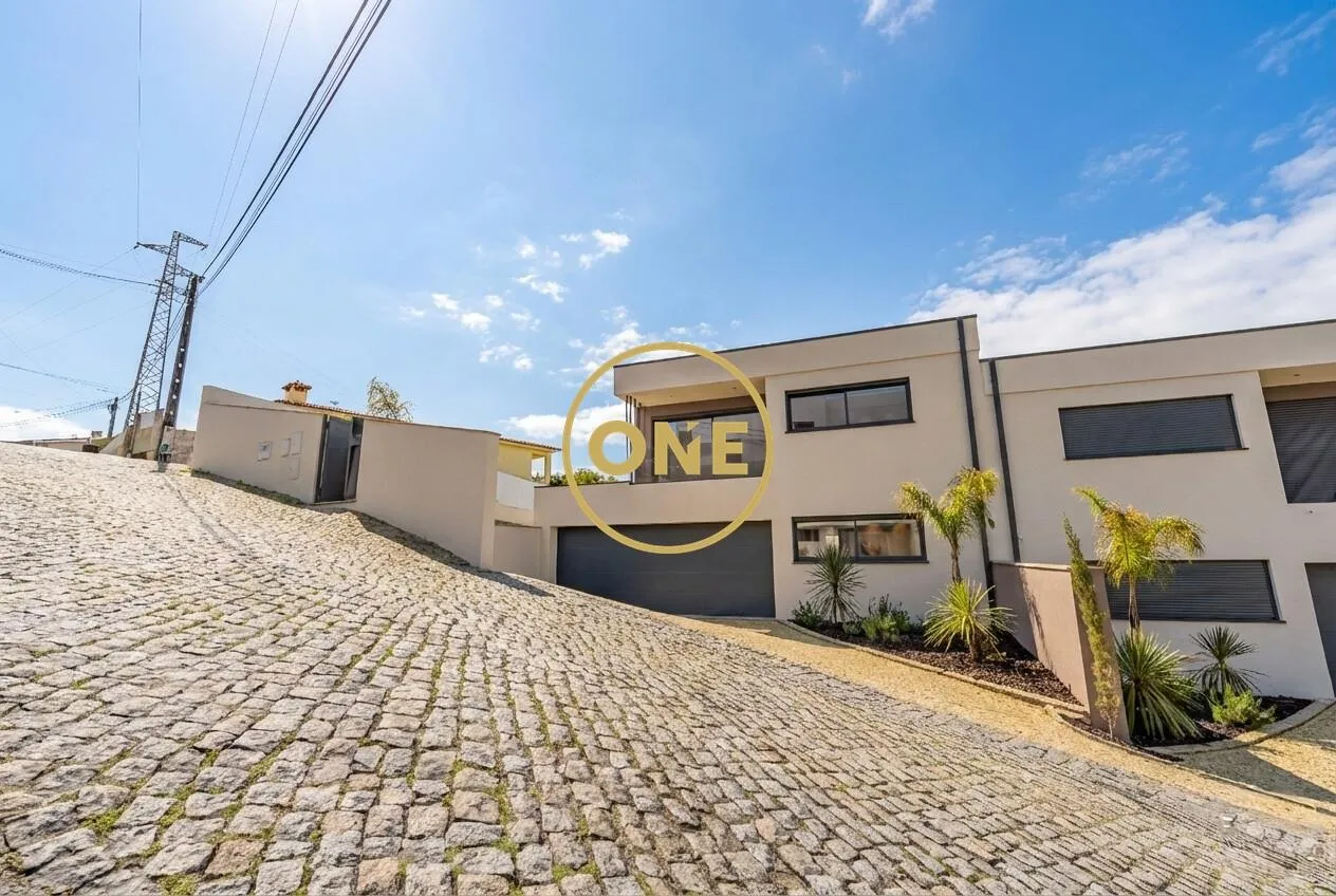 Luxury 4-bedroom villa - Brand new and ready to move in. - 3