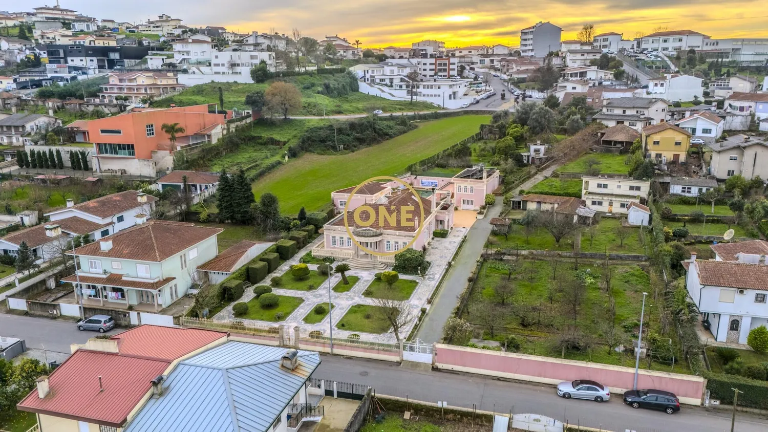 Moradia Térrea no Centro da Trofa com Piscina - 2