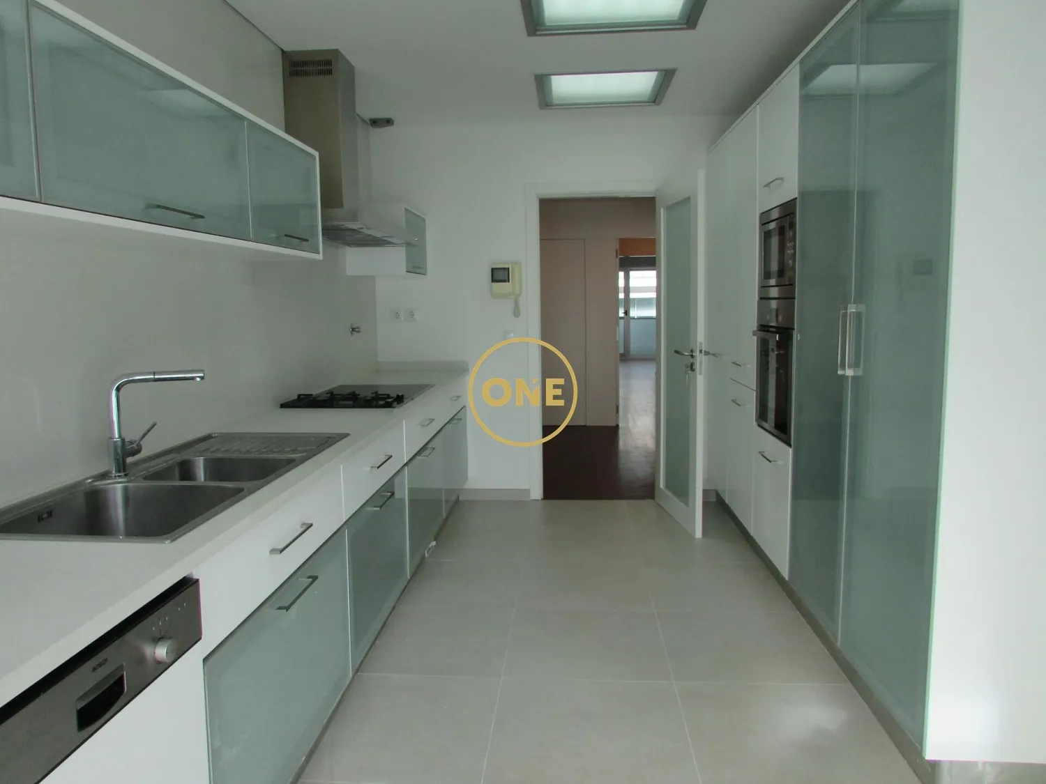 Apartamento T3 Luxo, junto ao colégio D. Diogo, condomínio privado com piscina e ginásio