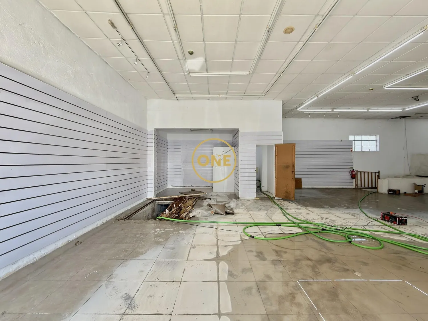 Commercial property with 340 m² in the center of Torres Vedras. - 3