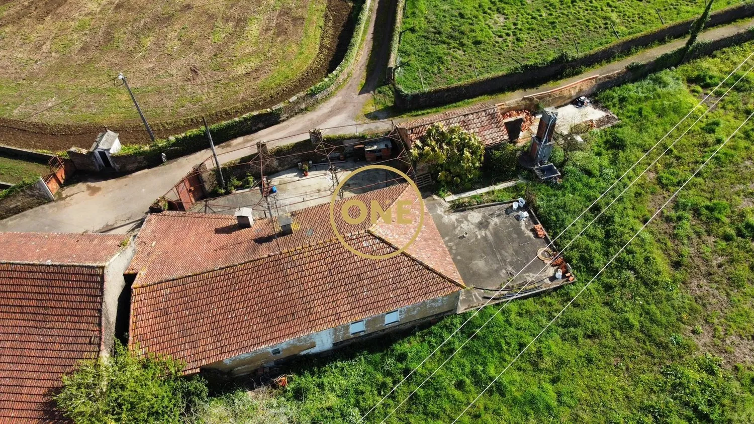 3-bedroom house in Oliveira de Azeméis for restoration.