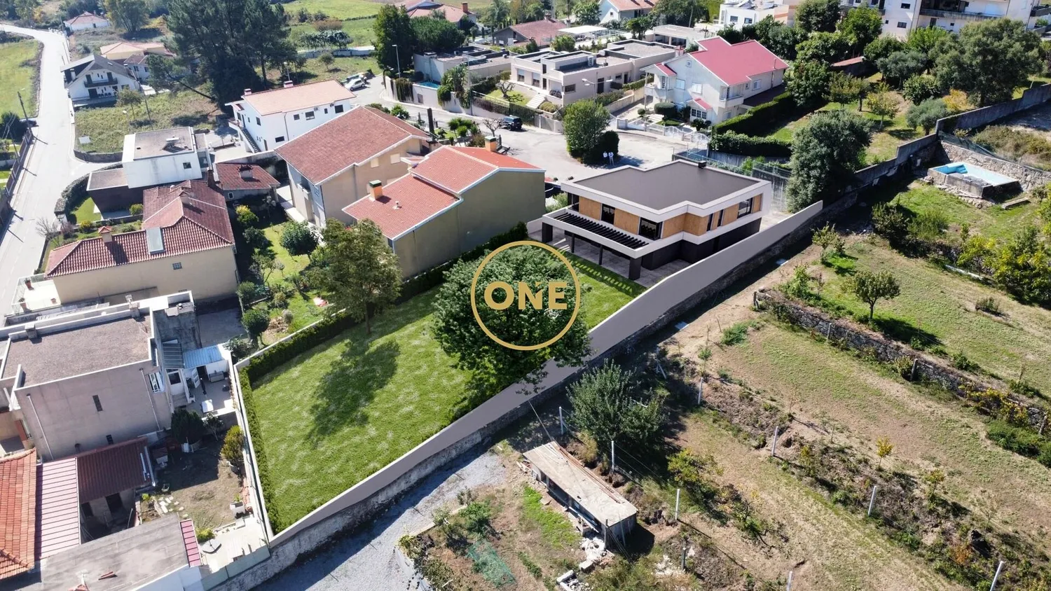 Urban Land | 1127 m² | Penamaior