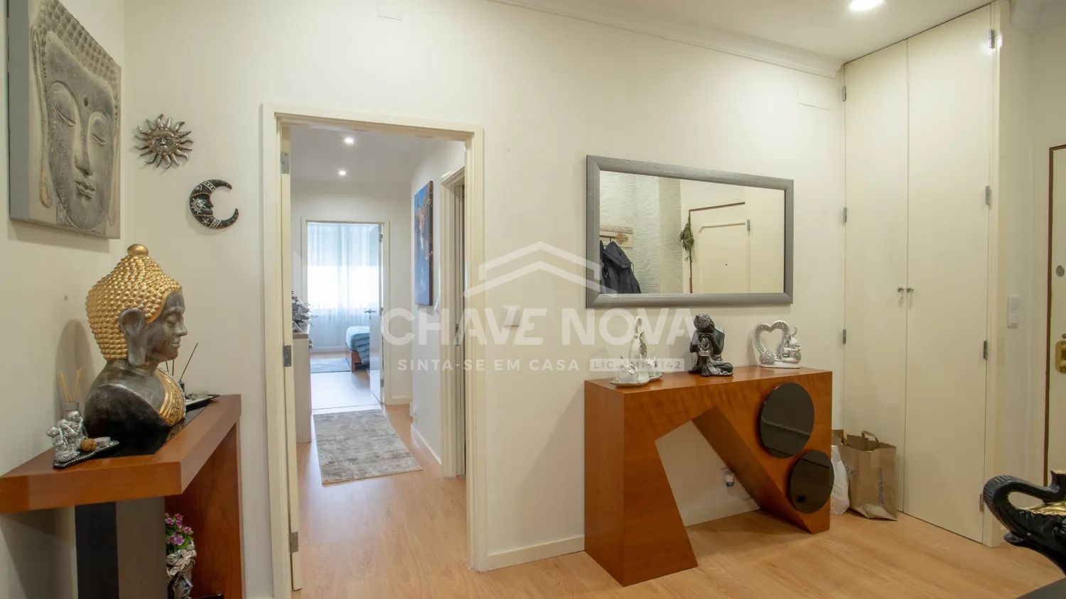 Elegante T3 Renovado junto à Praça Velásquez — Conforto, Luz e Exclusividade - 3