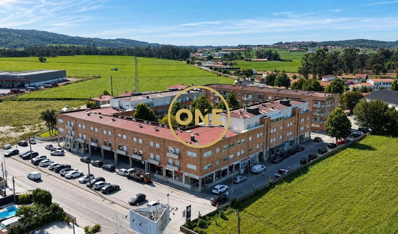 Apartamento T3 com Garagem e Duas Frentes, Junto à Nacional 206!