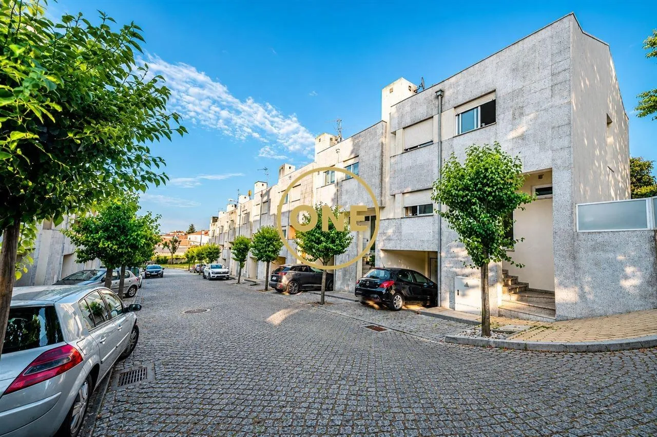 3-bedroom house with en-suite bathroom, terrace and excellent sun exposure!