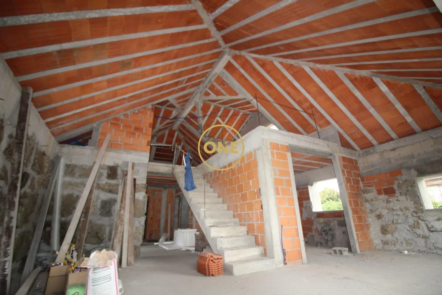 Moradia T3 em construção em Lemenhe, Vila Nova de Famalicão inserida num terreno de 1210m2