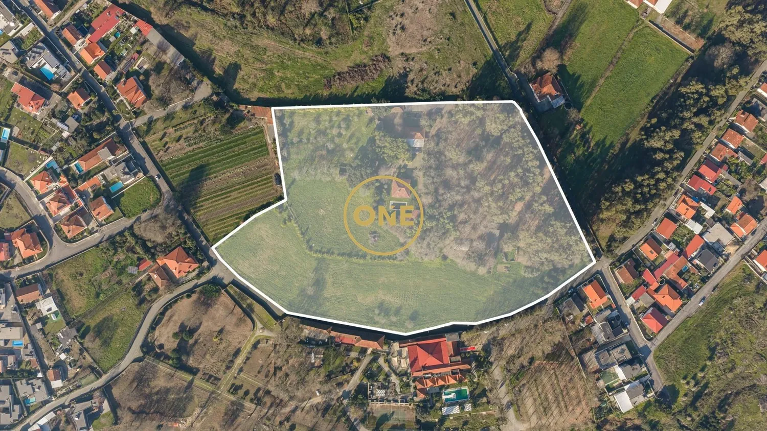 Farm with house and excellent areas – Neighborhood, Vila Nova de Famalicão