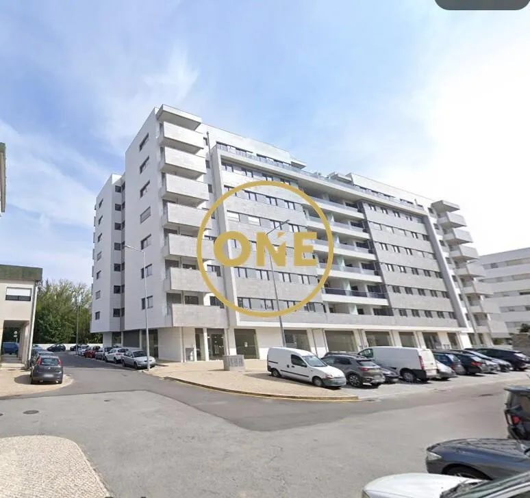 Luxury 4-bedroom apartment with 274m2 in front of the Vila Nova de Famalicão city park for sale.