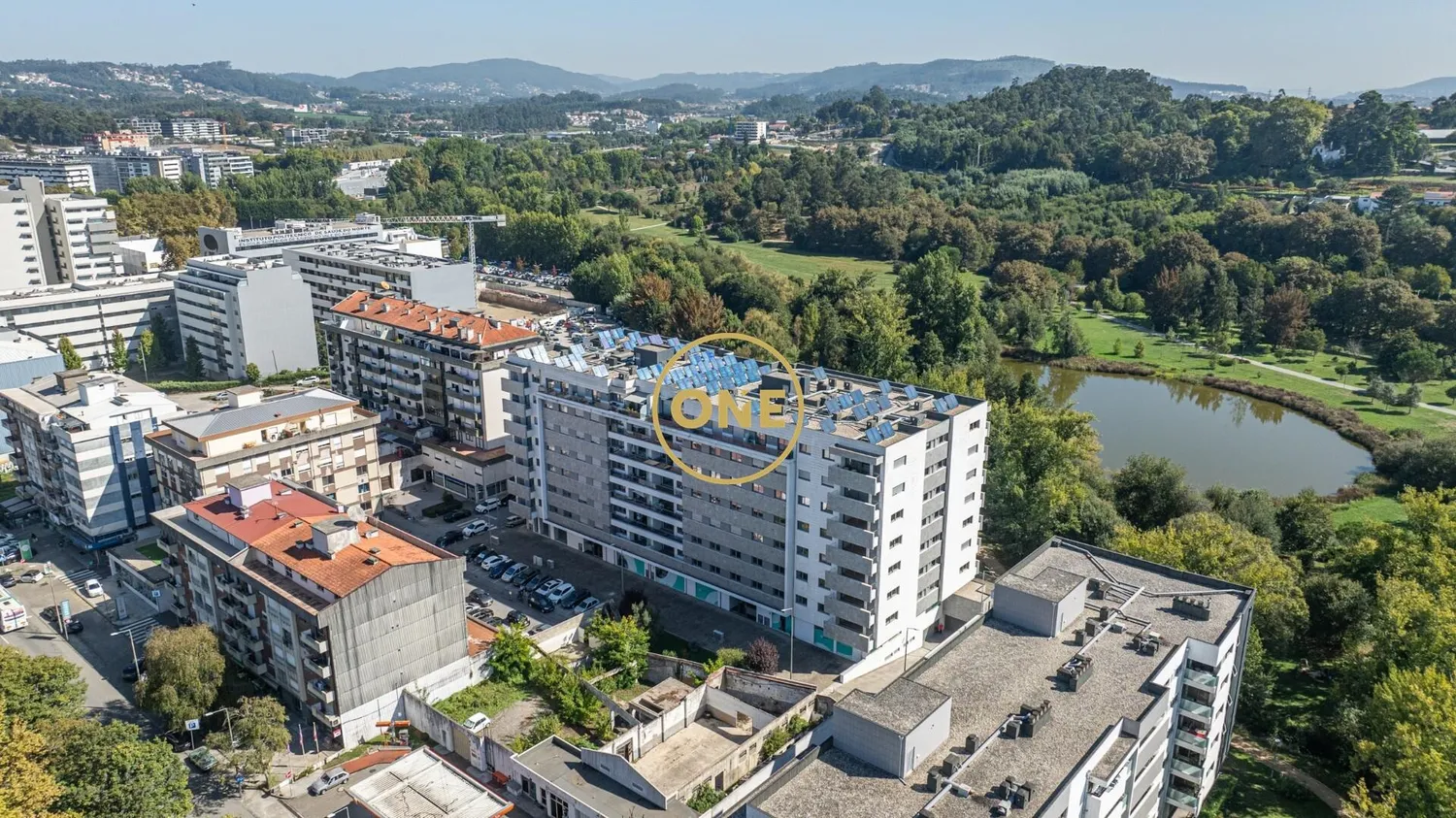 Luxury 4-bedroom apartment with 274m2 in front of the Vila Nova de Famalicão city park for sale. - 2