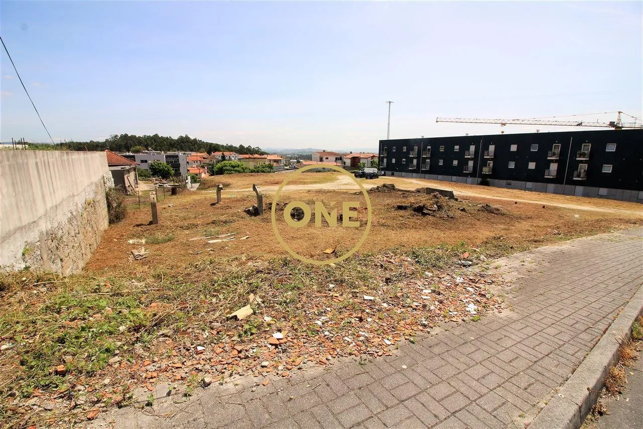 Housing construction plot of 4175m2 in Brufe at the gates of the city of V.N.F. for sale!