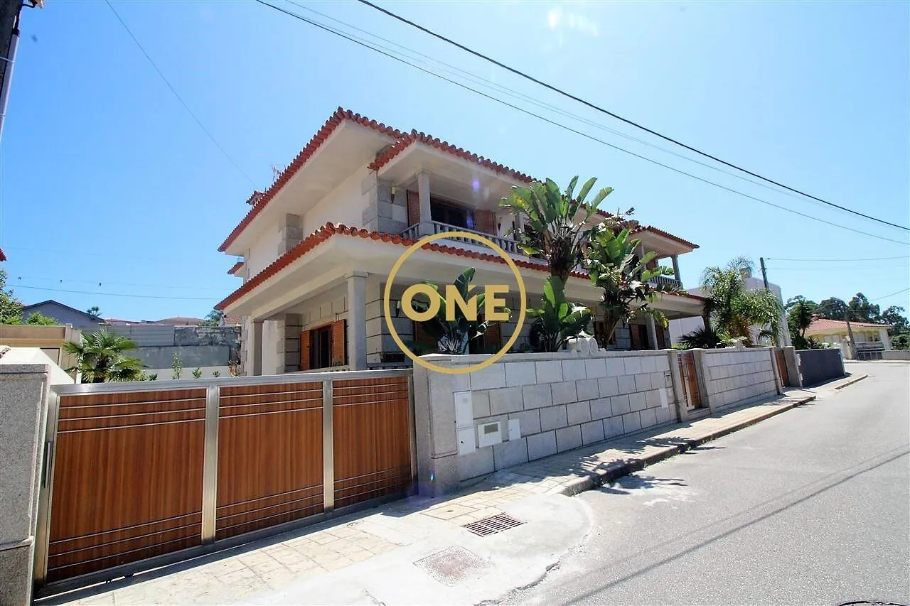 Moradia T4 em Gondifelos para venda - 2