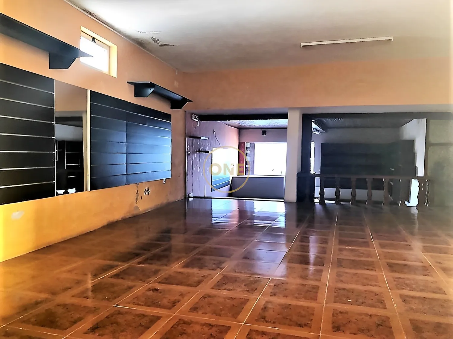 T0 store for rent - 2