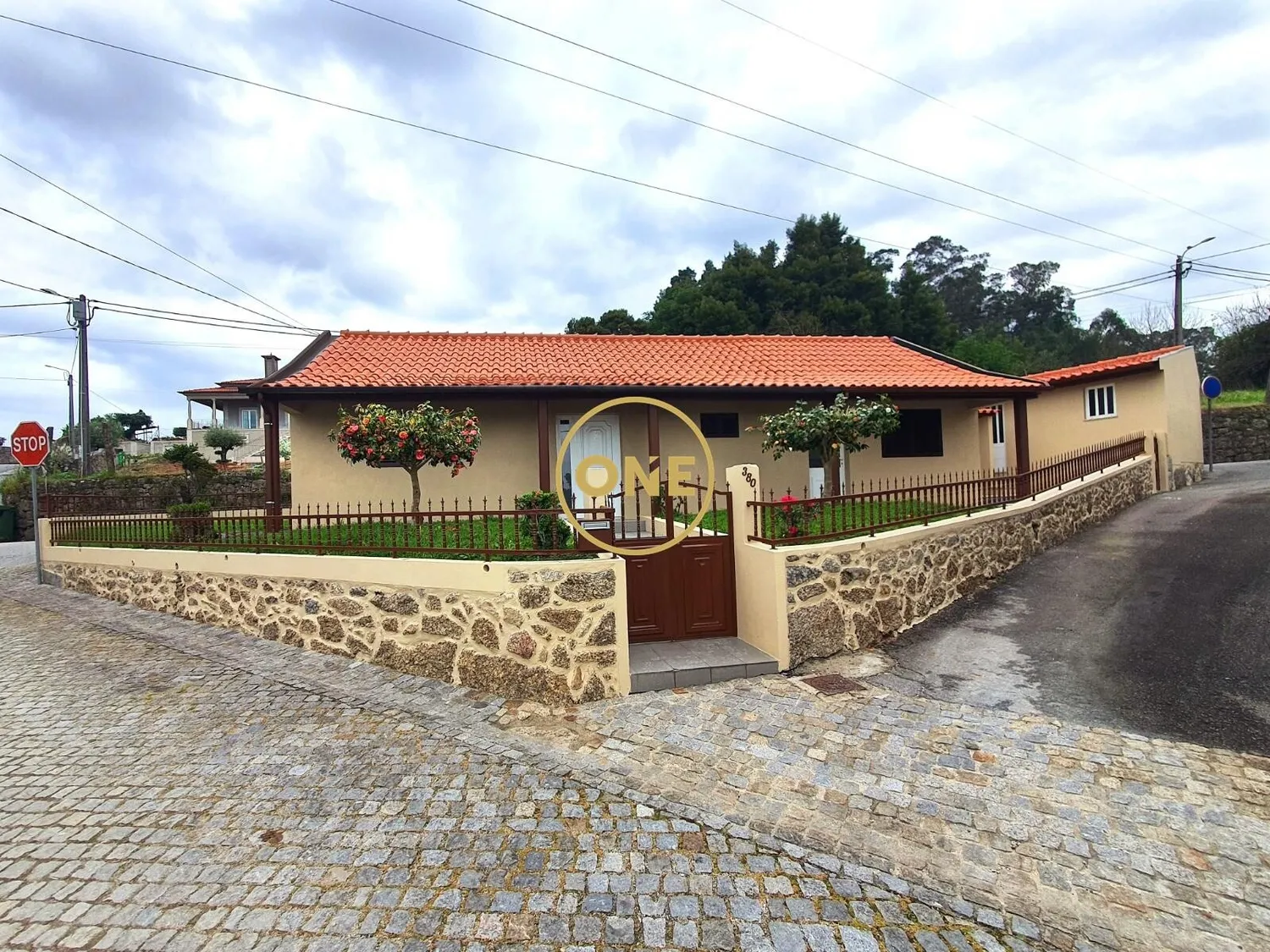 MAISON 2 CHAMBRES ENTIÈREMENT RÉNOVÉE