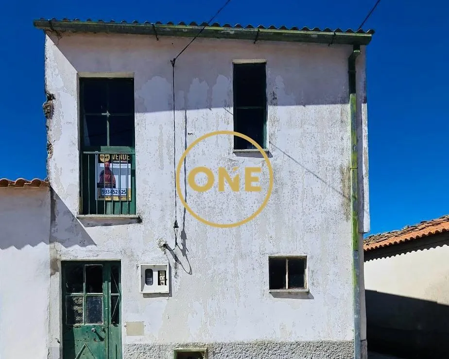 VENTE D'UNE MAISON DE 2 CHAMBRES DANS UN QUARTIER DE RESTAURANT