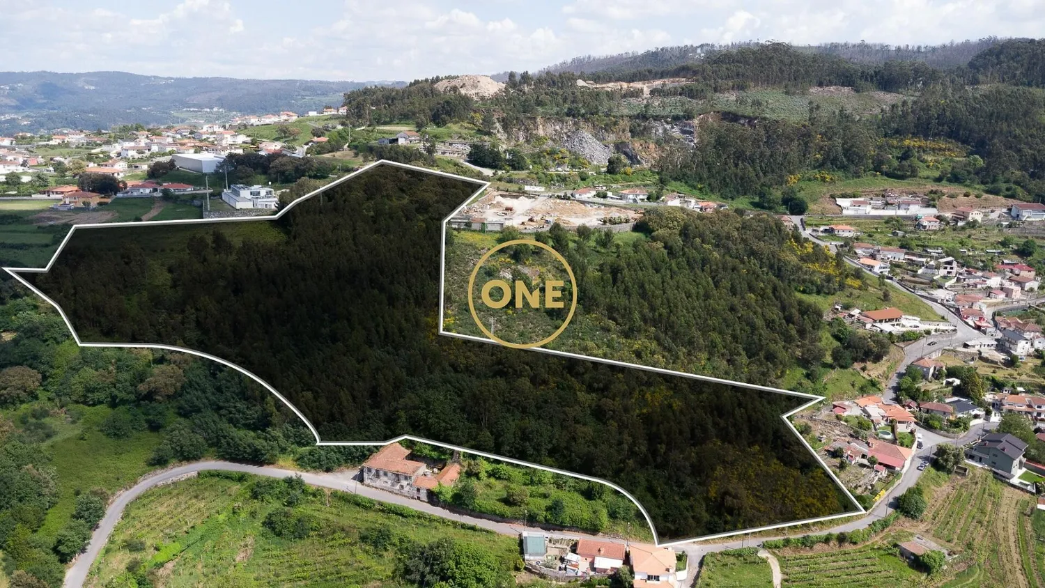 Terreno Rústico com 49.430,21 m2 em S.Tomé Negrelos