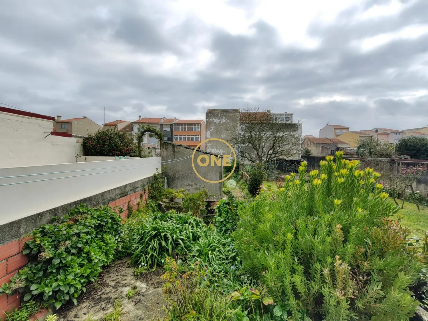 House for restoration on 2 seafront in Vila do Conde on Rua Alfredo Bastos - 3