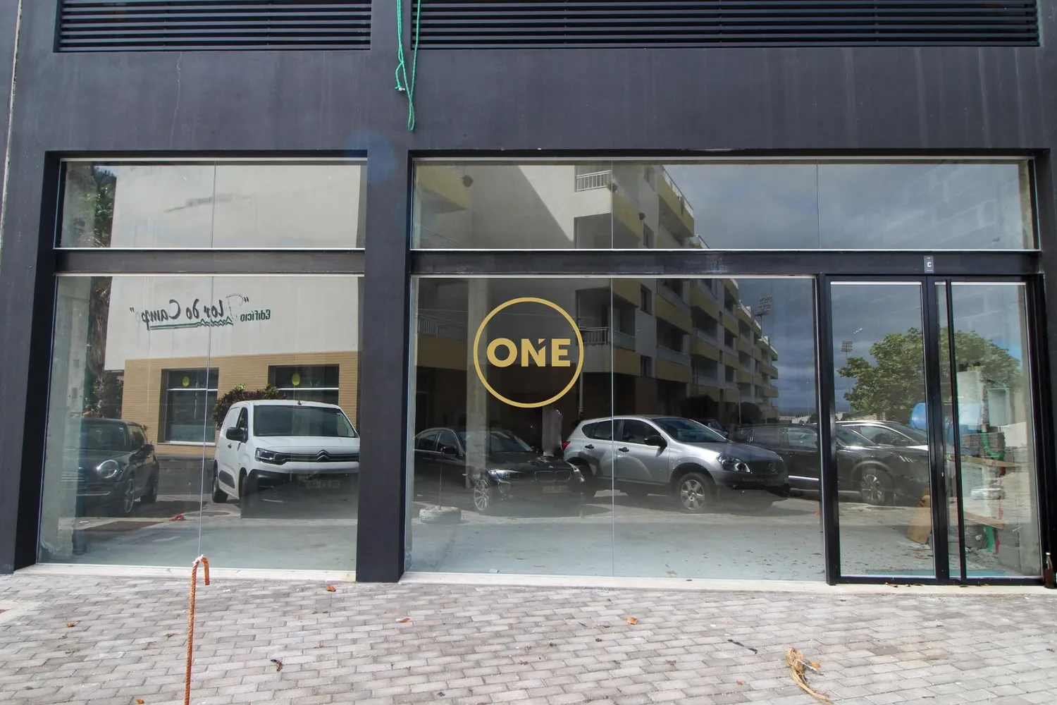 Store with 125 m2