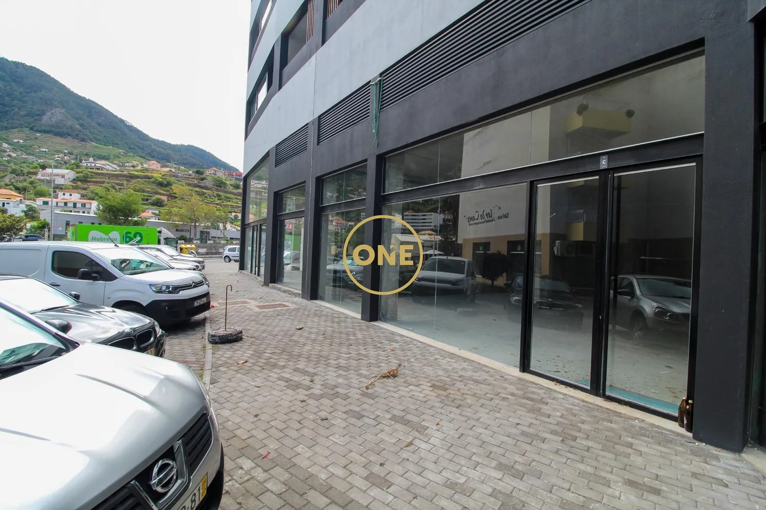 Store with 125 m2 - 2