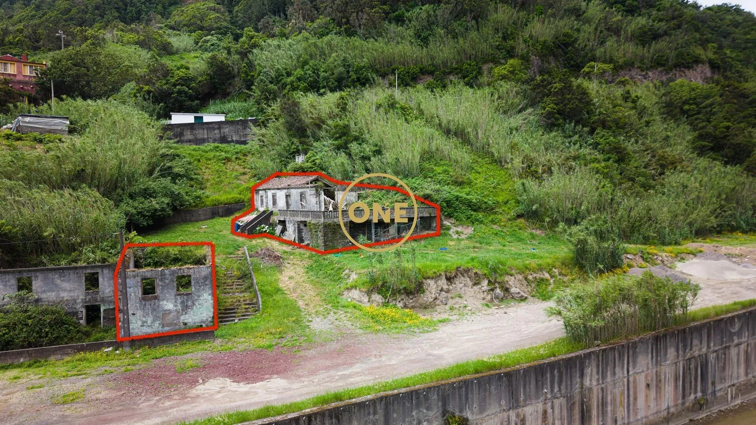 Set of 2 T2 Houses and 4 Rustic Land — Ribeira Quente, Ponta Delgada, São Miguel