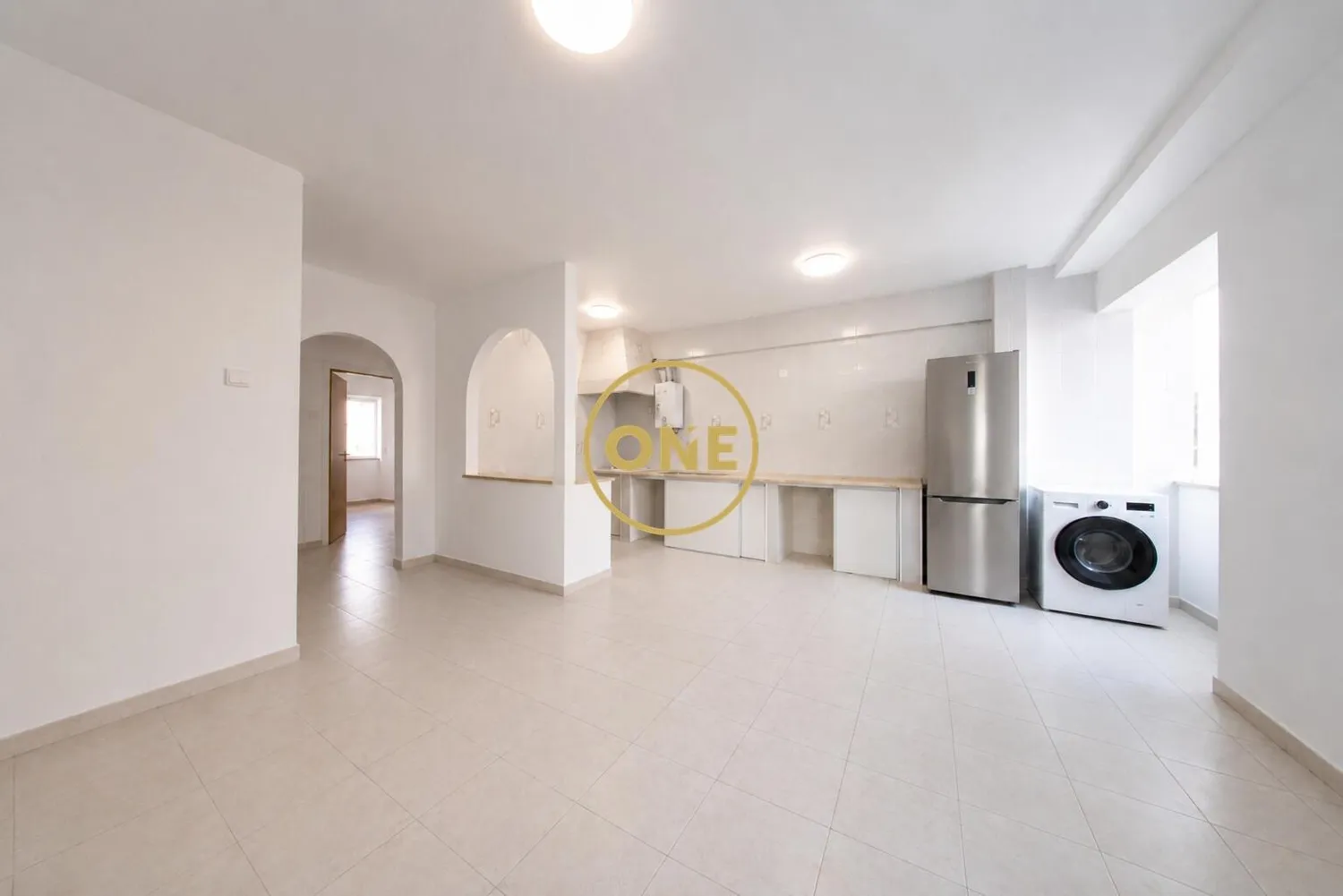 3 bedroom apartment on Avenida D. João III – 4th Floor - 2