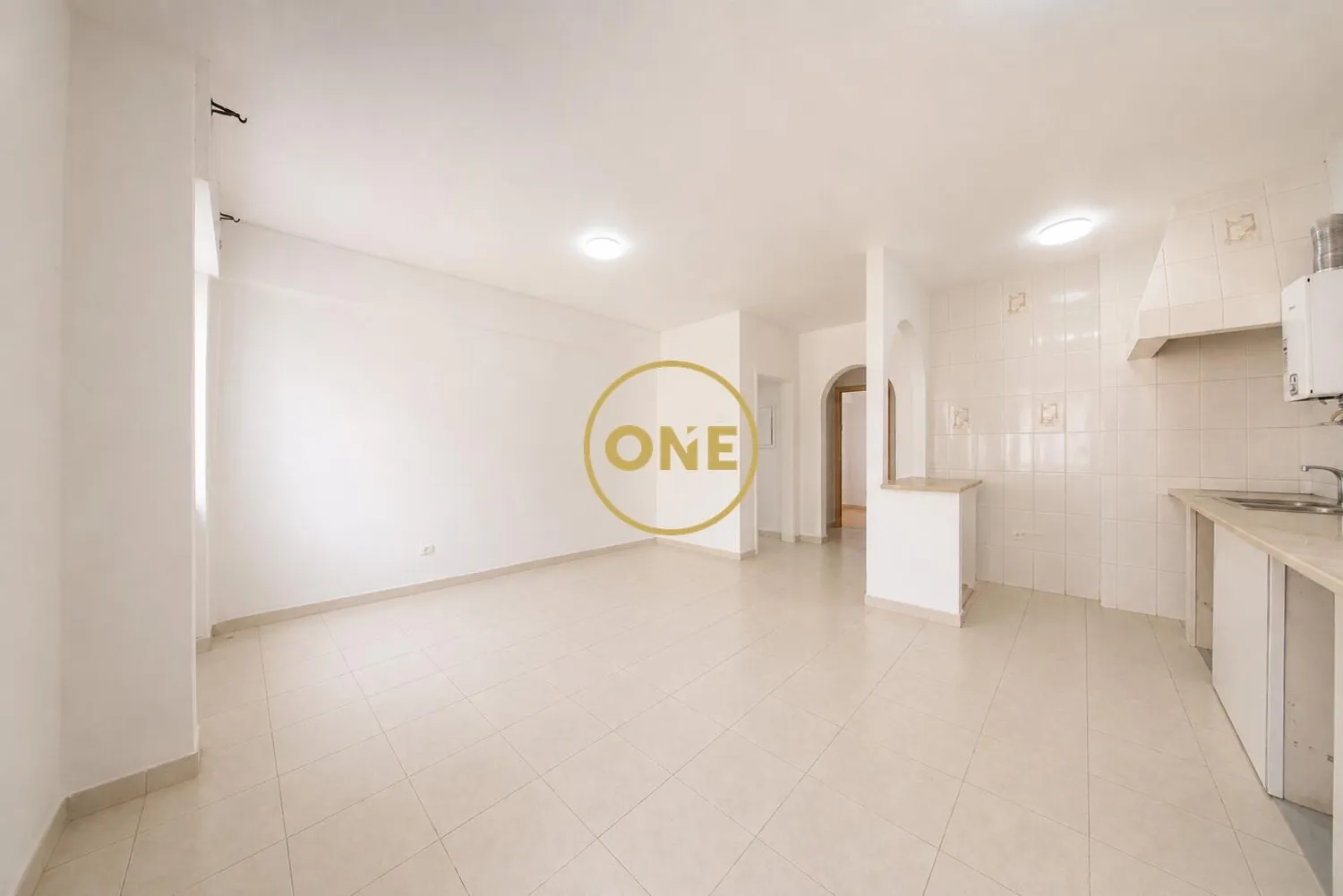 3 bedroom apartment on Avenida D. João III – 4th Floor - 3