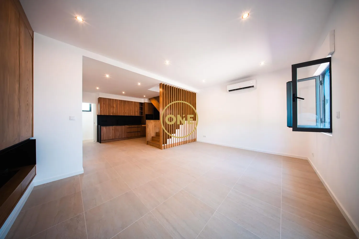 🌊 Completely renovated 2 bedroom house in front of Ribeira Quente Beach - 3
