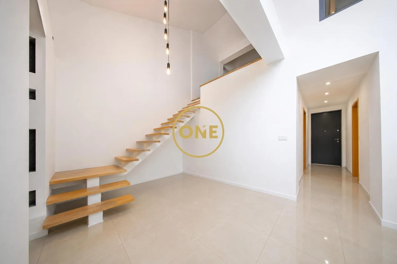 3-bedroom house with spacious areas and modern finishes. - 3