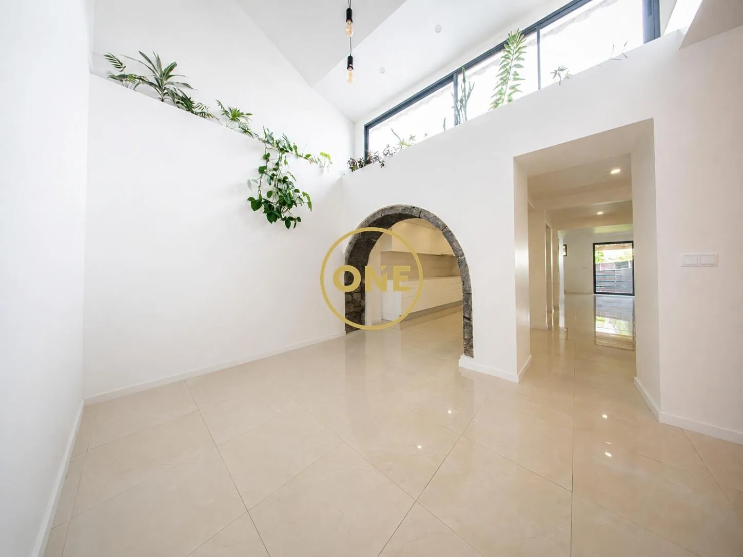 3-bedroom house with spacious areas and modern finishes.