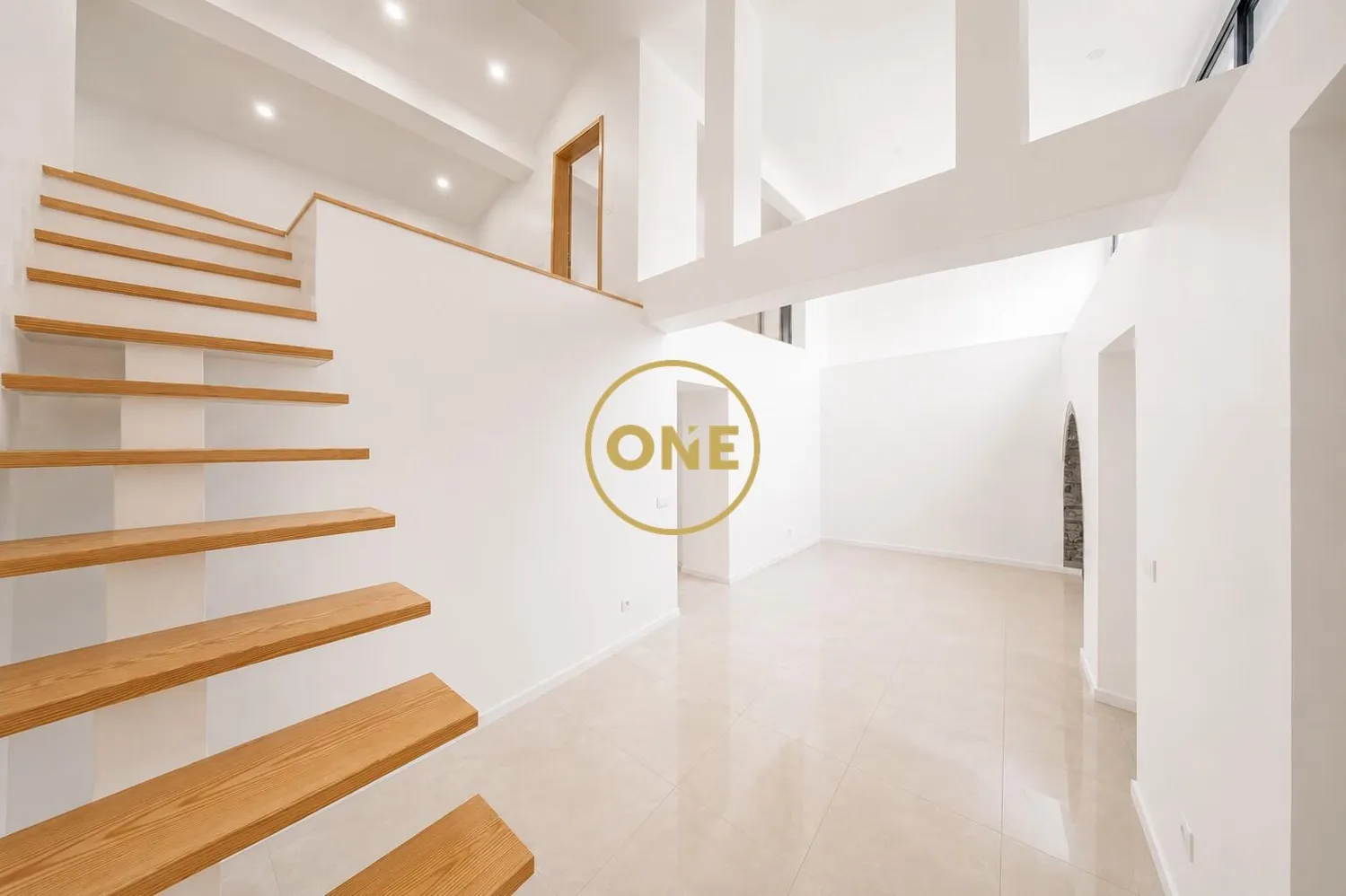 3-bedroom house with spacious areas and modern finishes. - 2