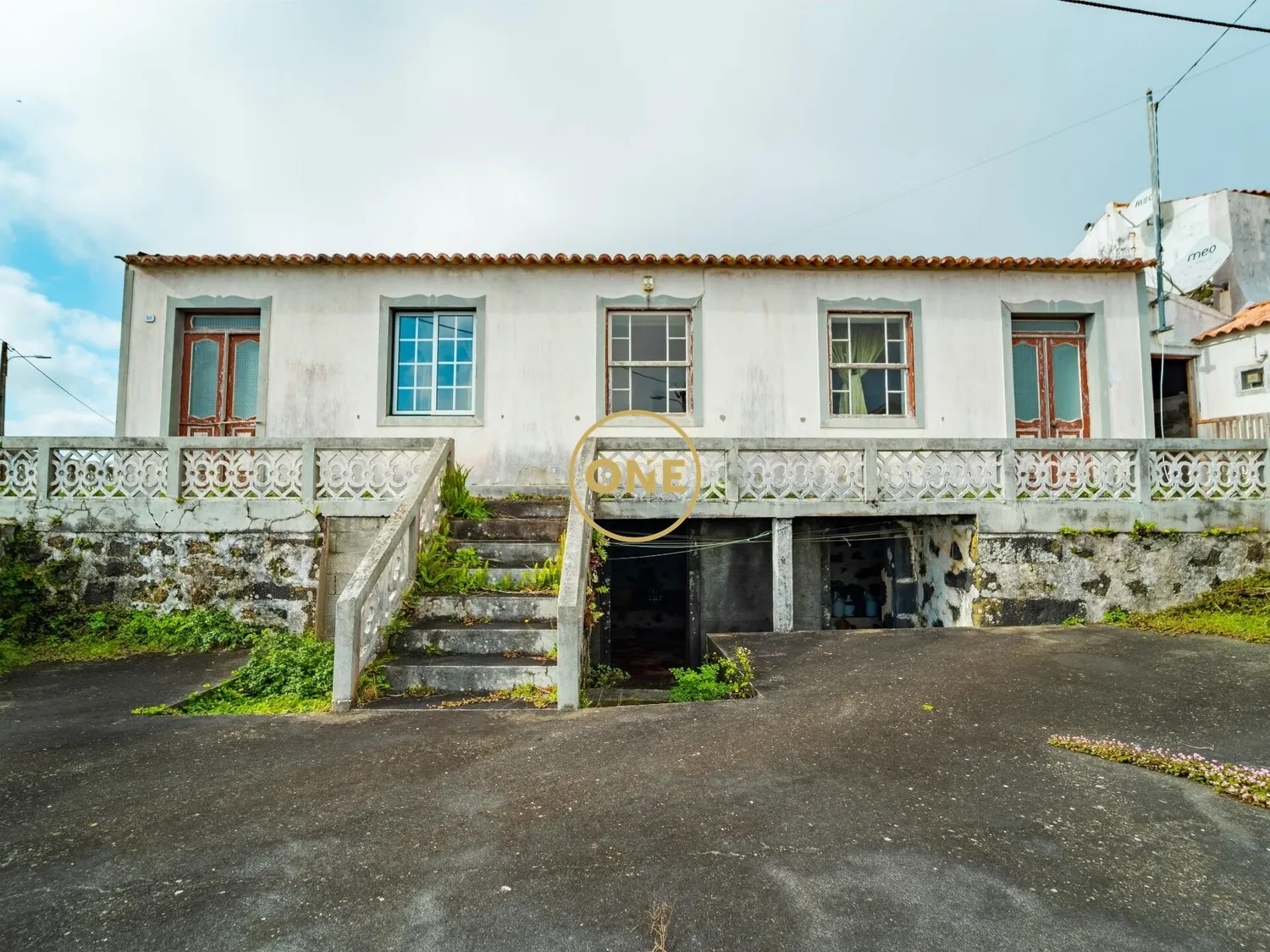 One-bedroom house with large plot and sea view – Excellent investment potential. - 2