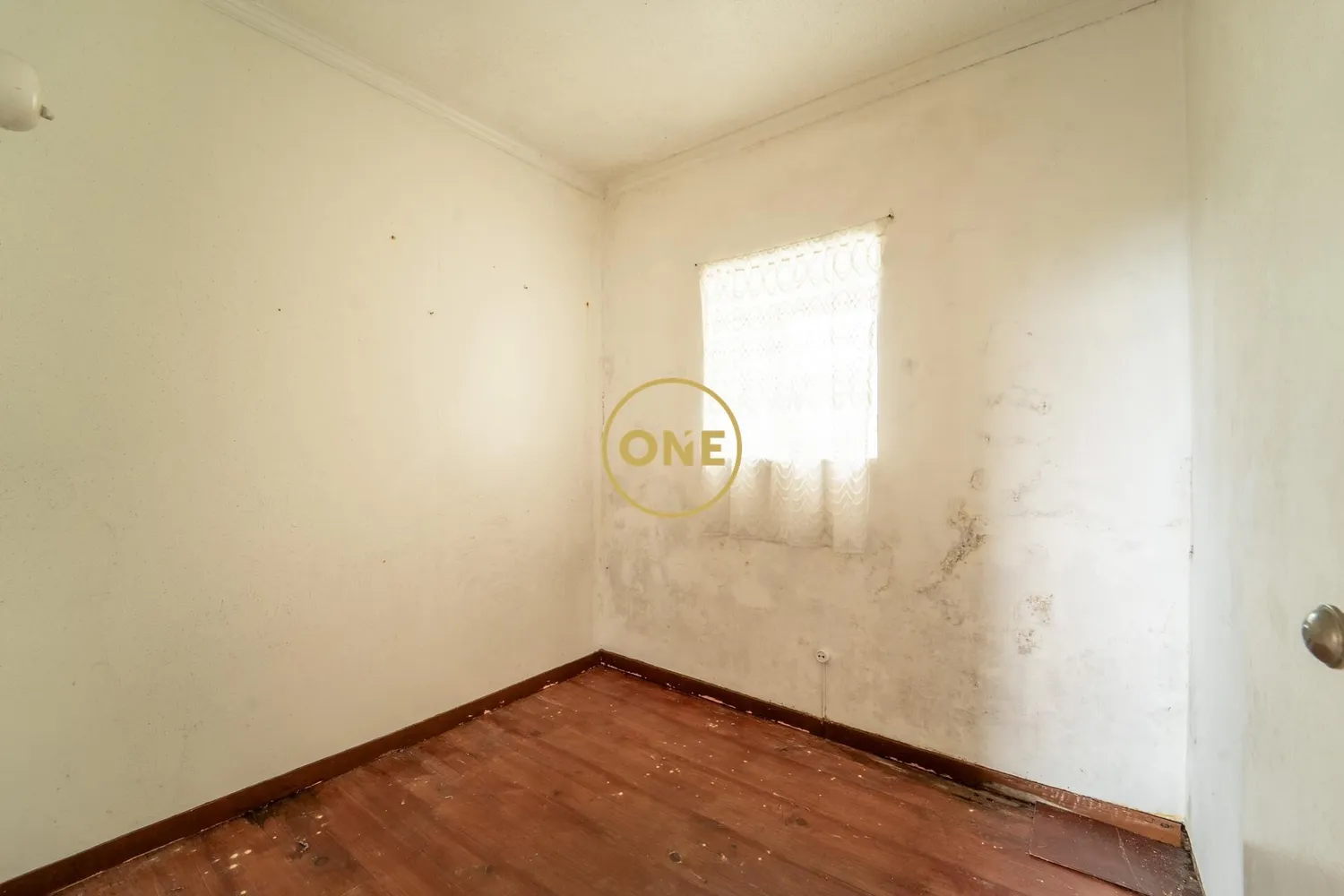 One-bedroom house with large plot and sea view – Excellent investment potential. - 3