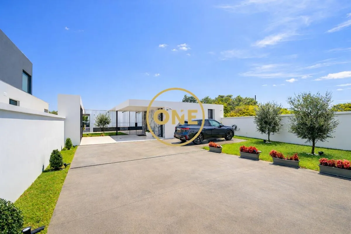 Moradia Exclusiva e Contemporânea de luxo com piscina