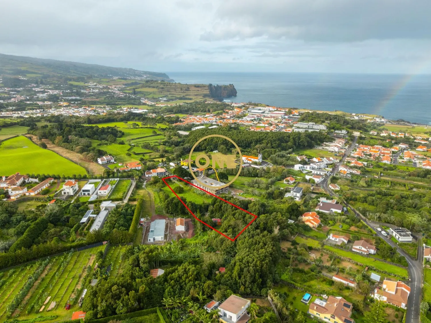 Terreno Urbano com Projeto Aprovado e Casa de Madeira — Capelas - 3