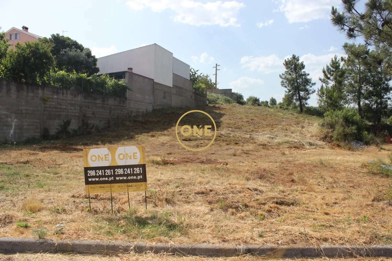 LOT WITH 1,235 m2