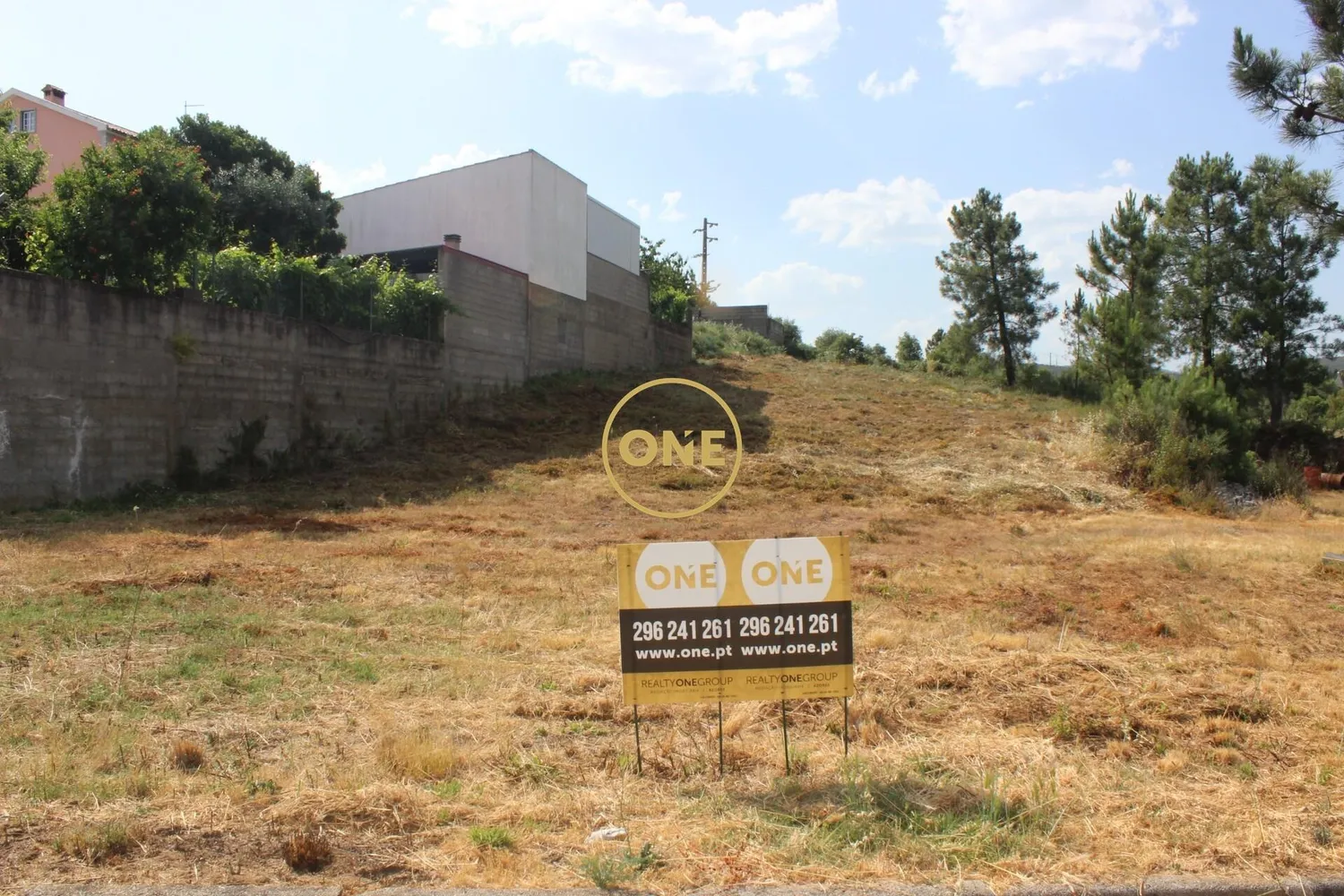 LOT WITH 1,235 m2 - 2