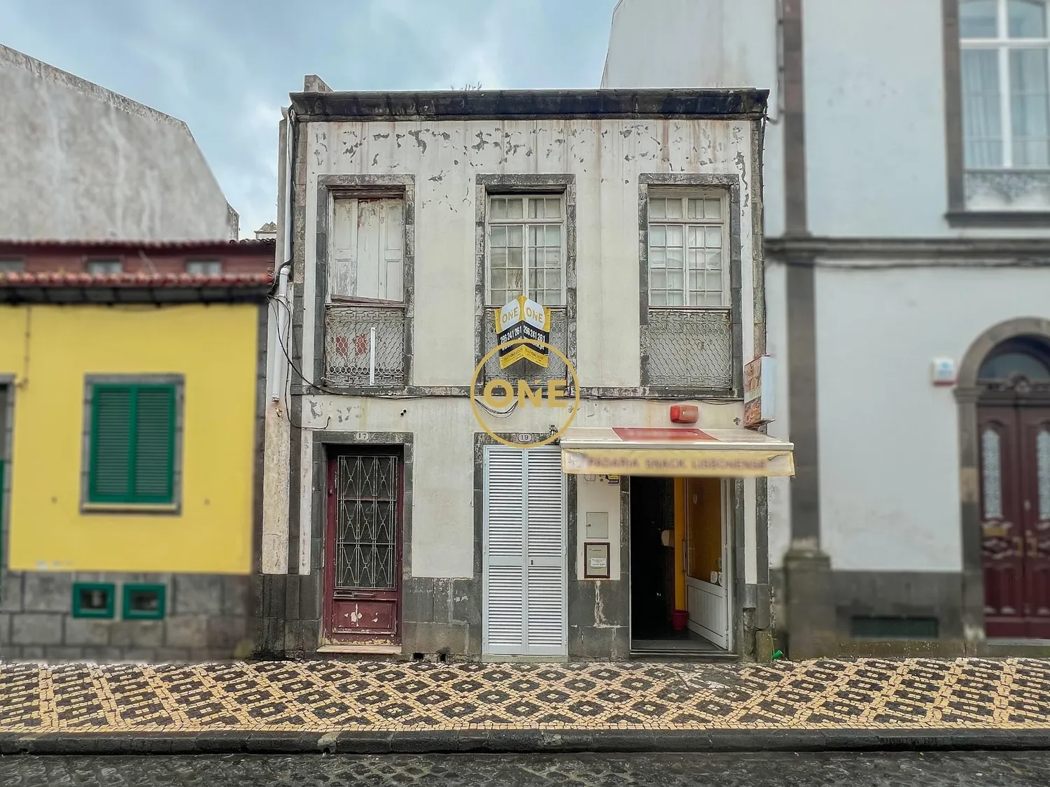 PRÉDIO COM 2 PISOS NO CENTRO HISTÓRICO DE PONTA DELGADA
