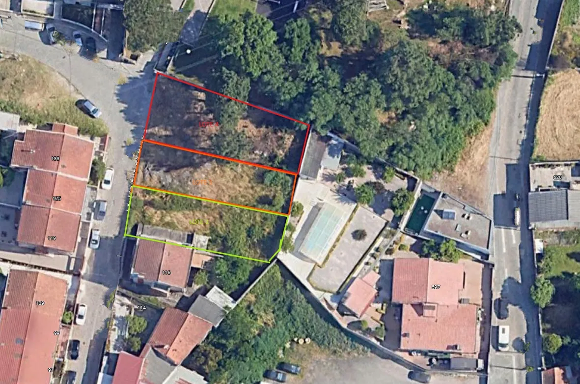 Lote de Terreno em Pedrouços com uma frente de 10 e fundo de 40m