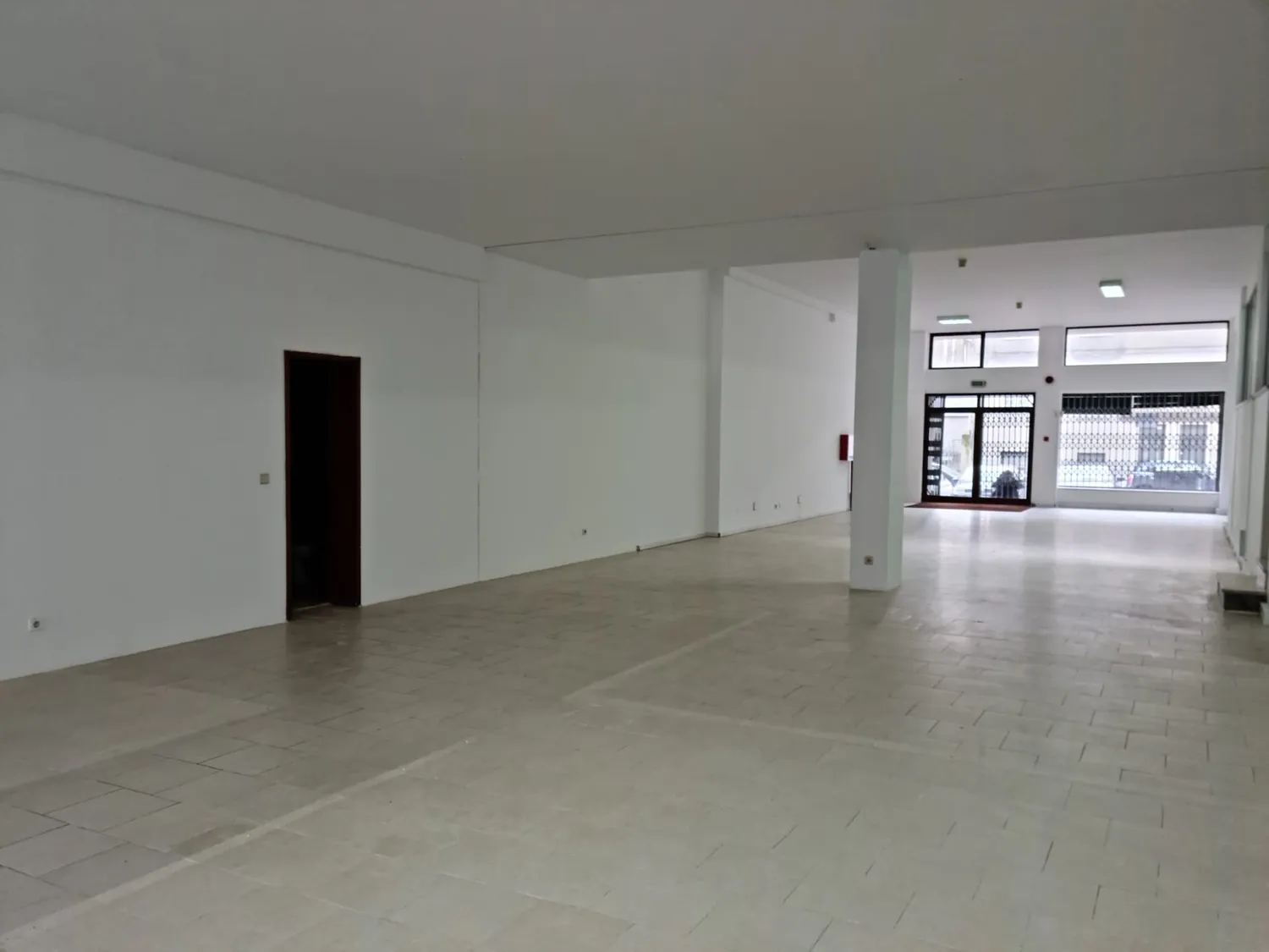 Loja Open Space na Boavista - Porto (Estacionamento 5 Viaturas) - 2