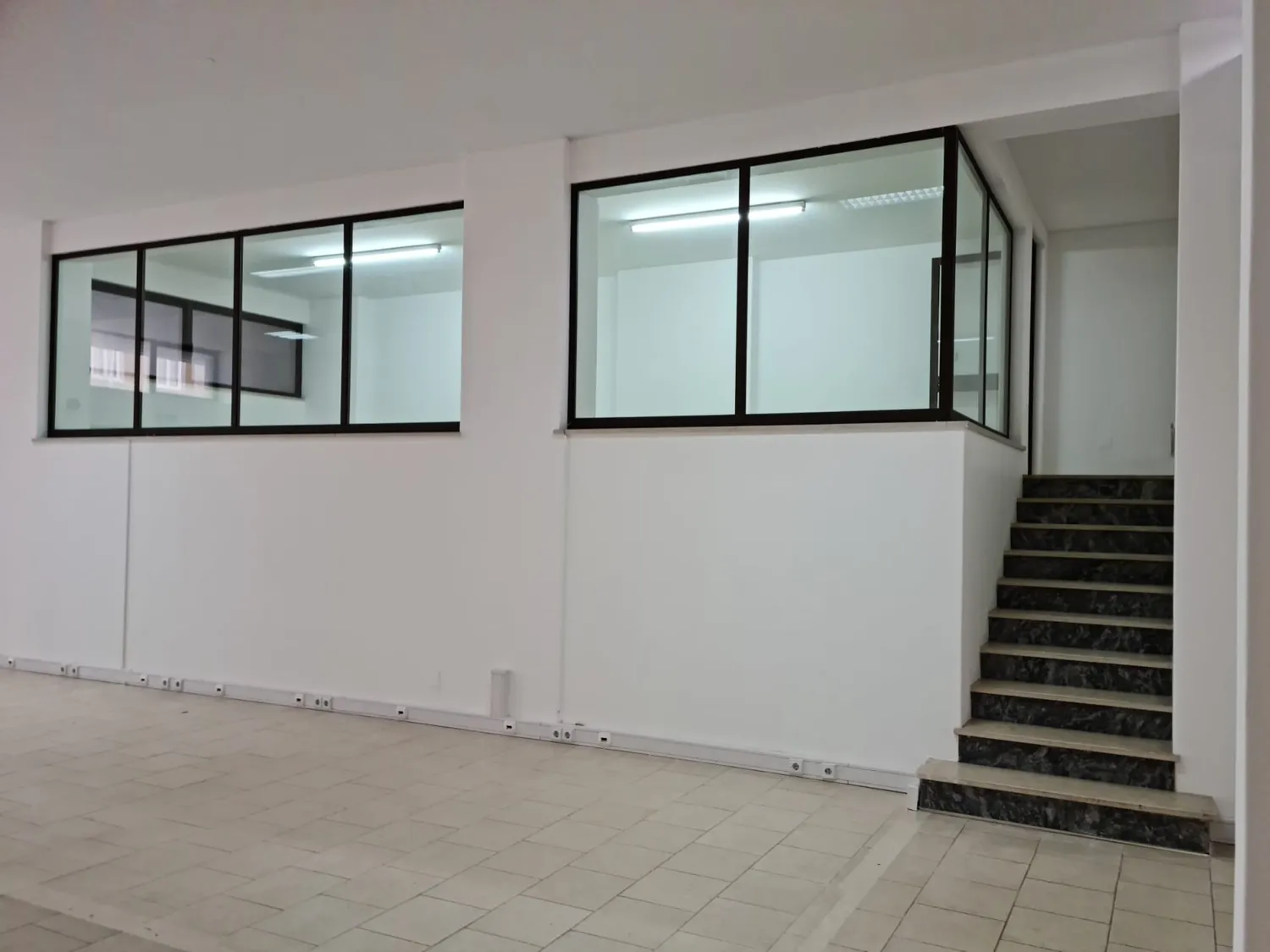Loja Open Space na Boavista - Porto (Estacionamento 5 Viaturas) - 3