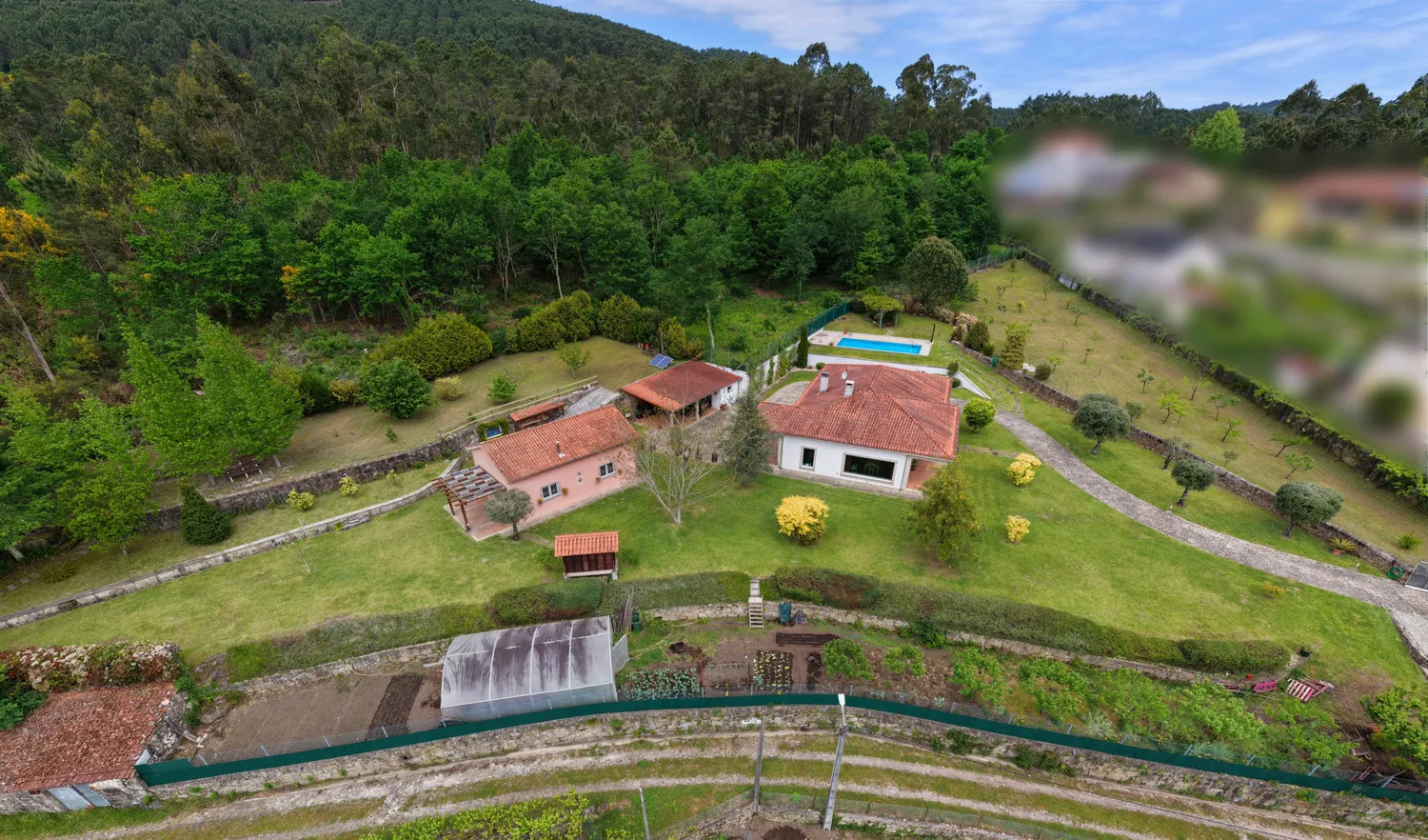 Quintinha com 2 casas -Extraordinária propriedade - 3