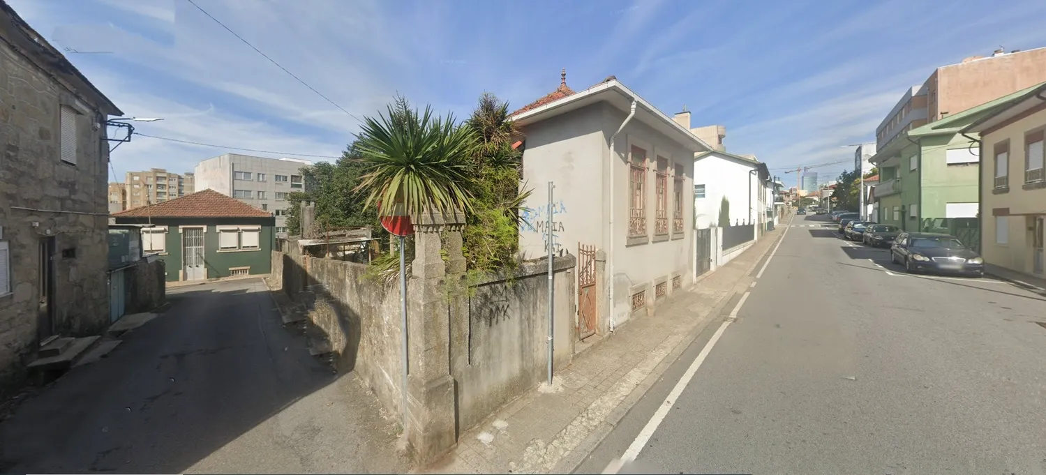 Casa em Ruína com Terreno de 350 m² – Centro da Maia