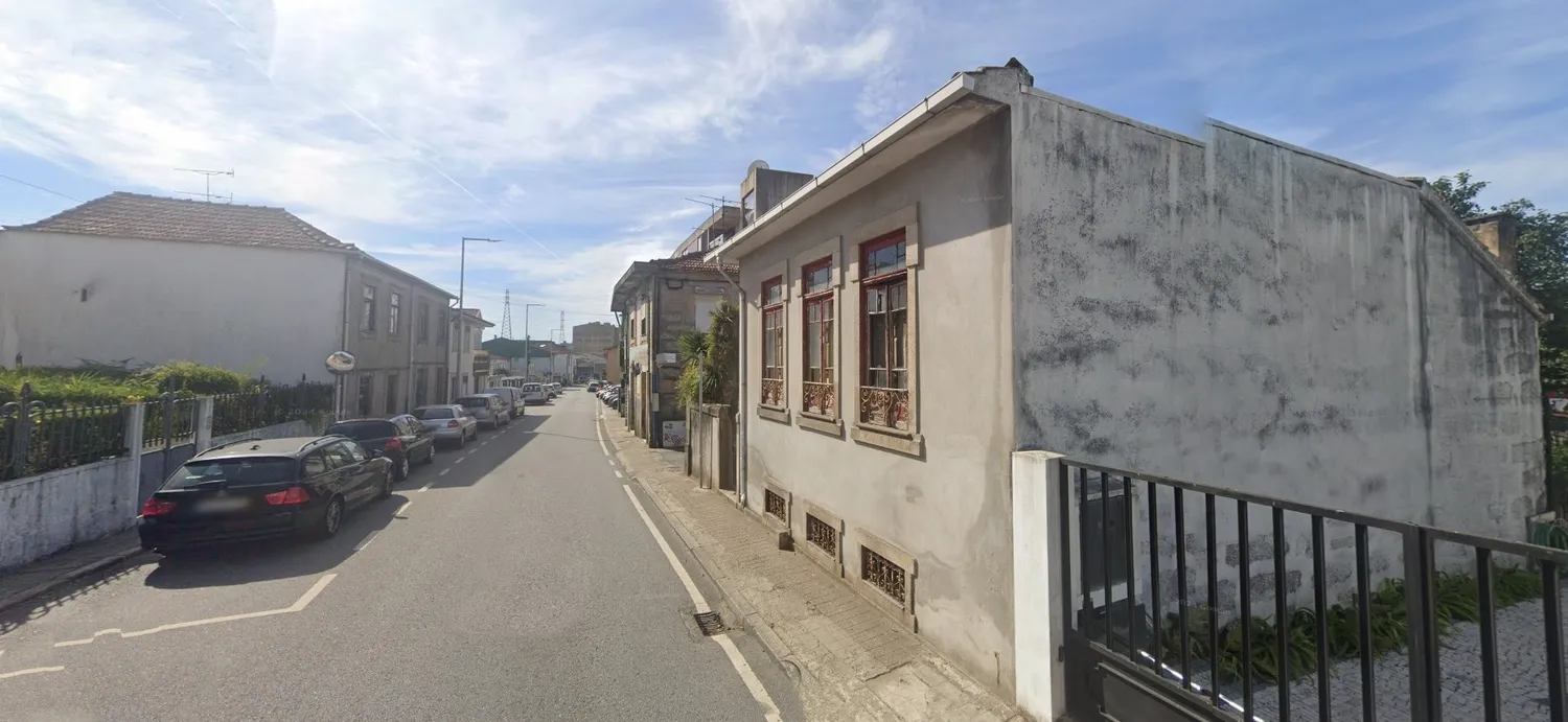 Casa em Ruína com Terreno de 350 m² – Centro da Maia - 2